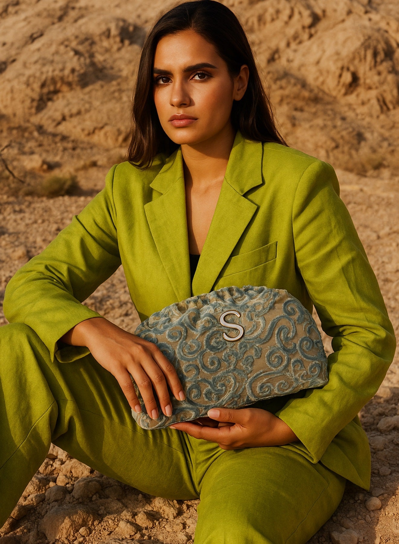 CLUTCH / BUCKET BAGS